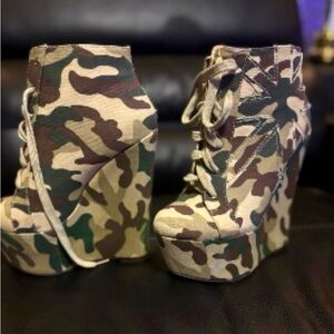 Camouflage Wedge Ankle Boots